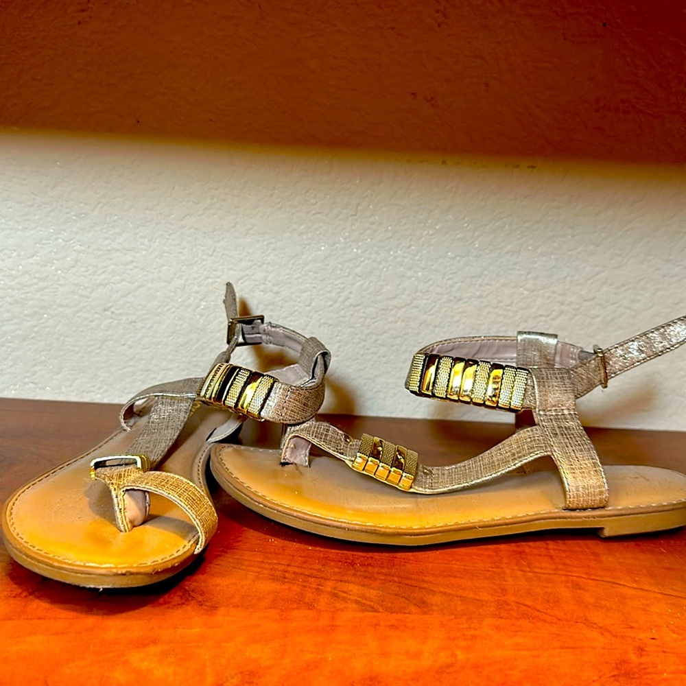 Bar III sandals in gold